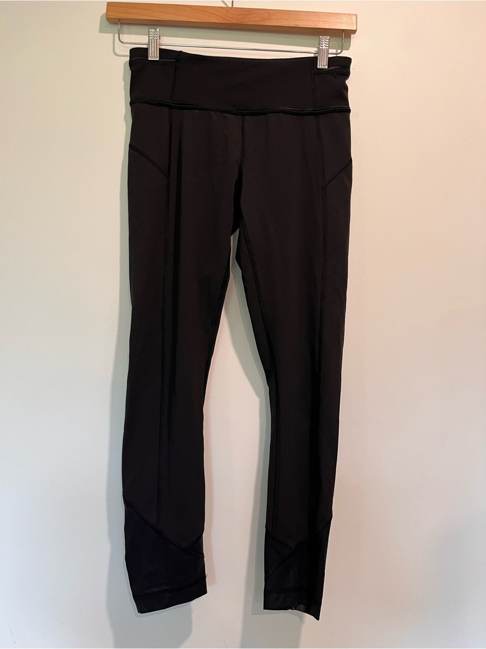 Lululemon Run: Inspire Crop II Black Leggings - Size 6 Reflective Cropped Pant